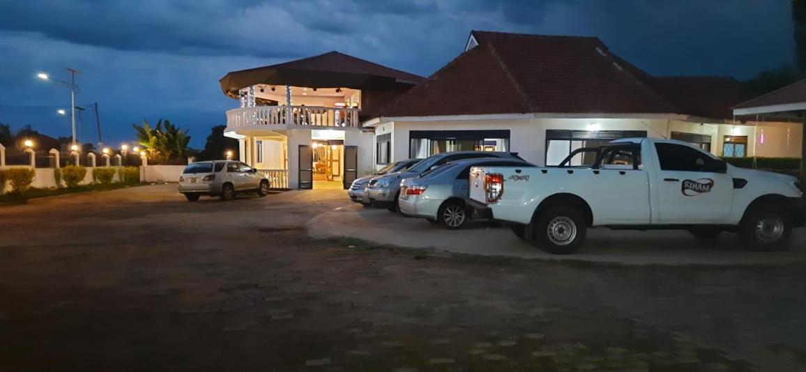 Northern Pearl Gulu Bagian luar foto