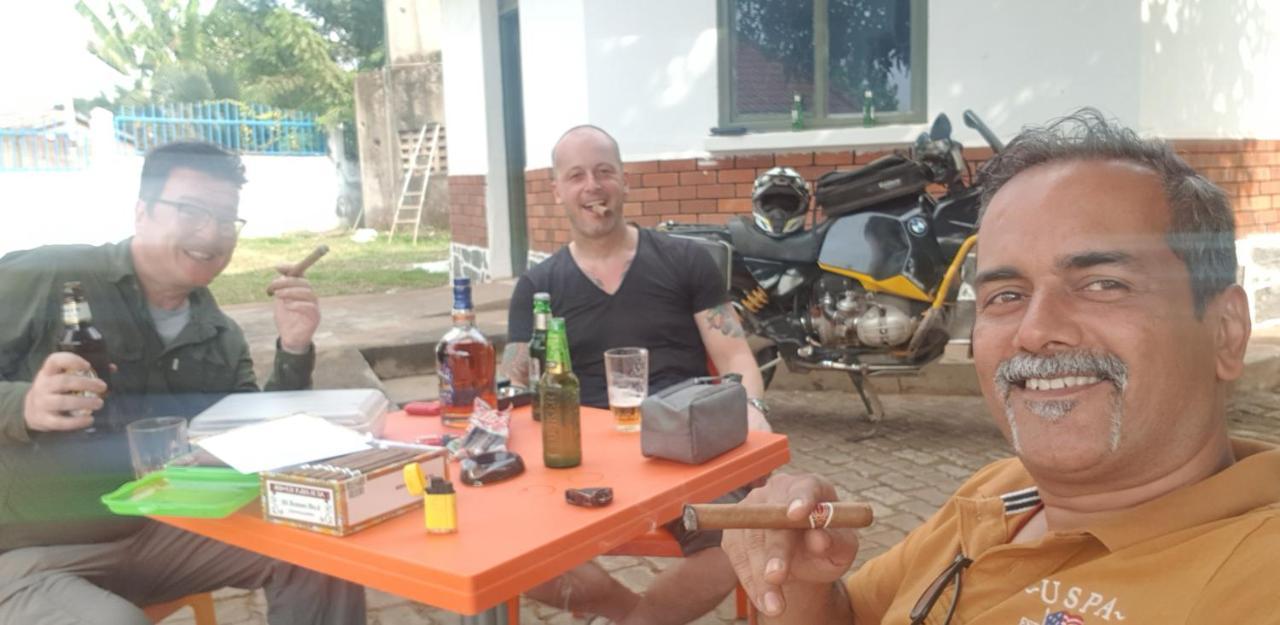Northern Pearl Gulu Bagian luar foto